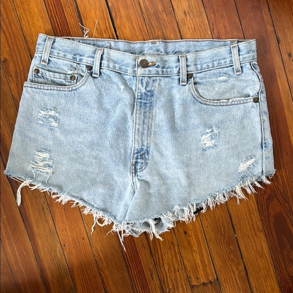 Levi’s Distressed Women's Shorts - Picture 1 of 5